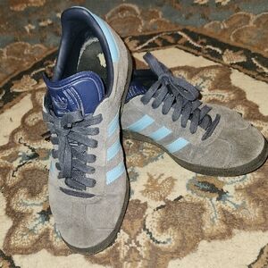 Mens Adidas Gray and Blue Sneakers for Everyday Comfort. Size 5 1/2 M